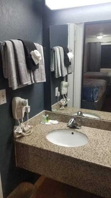 Hotel 2 Queen Beds Hotel Room 128 Booking ستيلووتر المظهر الخارجي الصورة